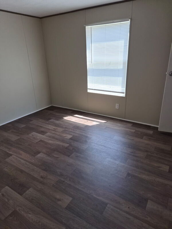 Foto del edificio - 185 Lakeside Ln