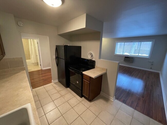 Foto del edificio - 517 S Milwaukee Ave