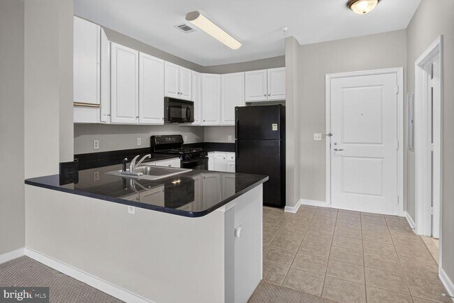 Foto del edificio - 8045 Newell St