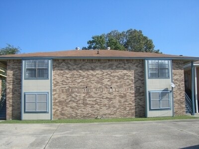 Primary Photo - 8521 Rush Ave