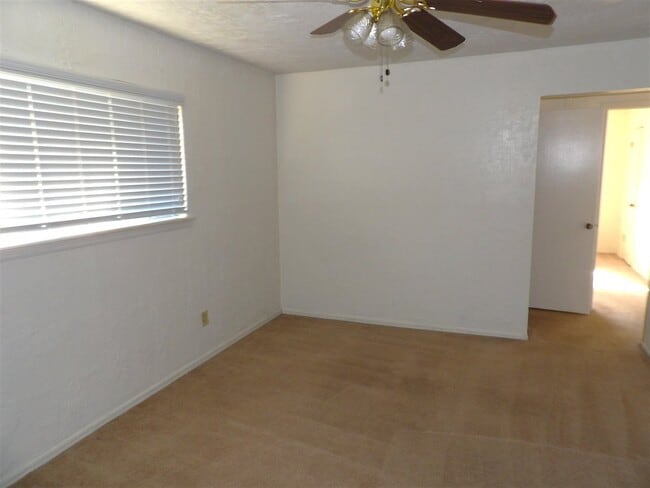 Building Photo - 6405 NW Oak Ave