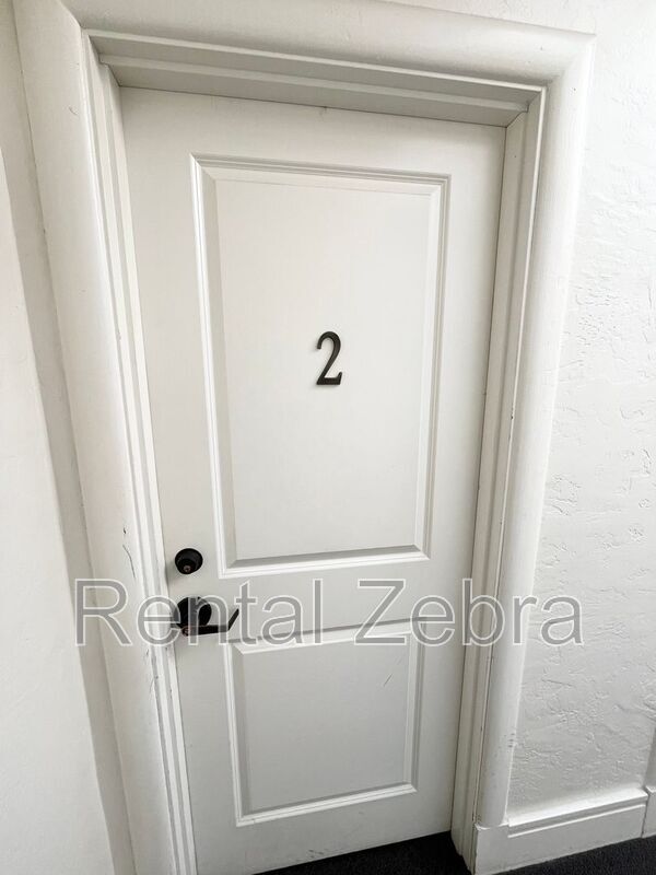 Foto del edificio - 317 W. Main Street
