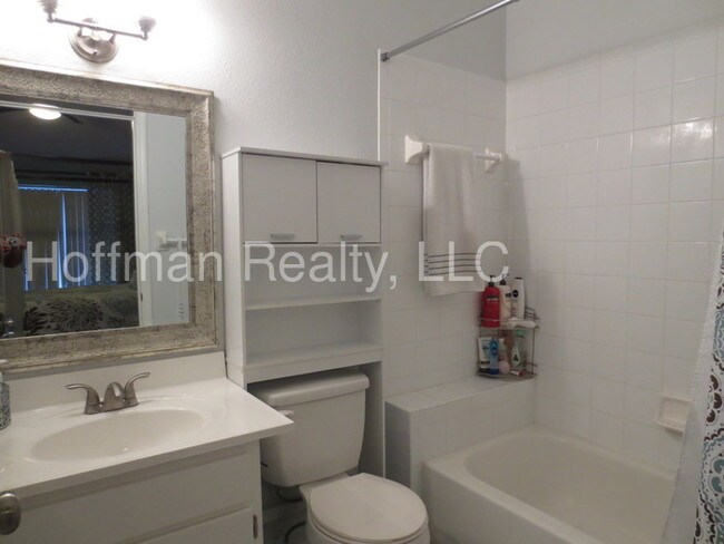 Building Photo - 6003 Bayside Key Dr.