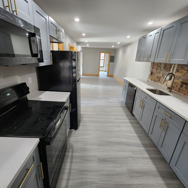 Building Photo - 295-297 Congress St