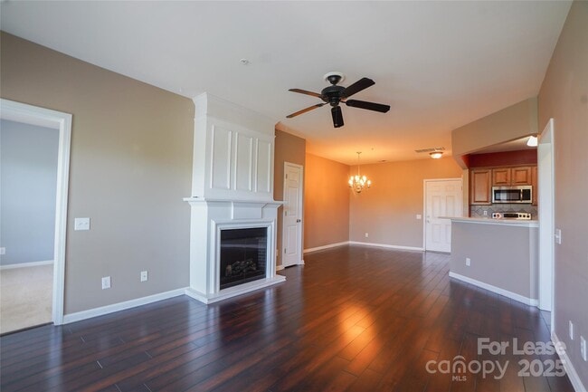 Building Photo - 14746 Via Sorrento Dr