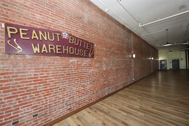 Building Photo - 1927 Harborside Dr