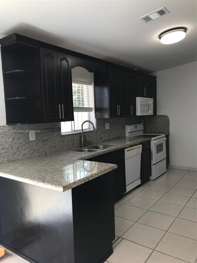 Foto del edificio - 17225 NW 72nd Ct