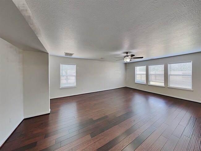 Building Photo - 18735 Westgate Park Dr