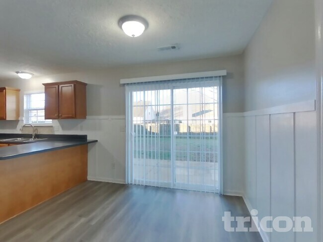 Foto del edificio - 3011 Deer Trail Dr