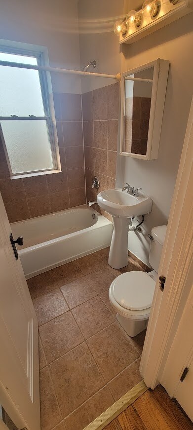 Foto del edificio - 2922.5 N Sacramento Ave