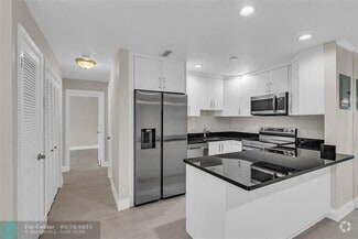 Building Photo - 6319 Bay Club Dr
