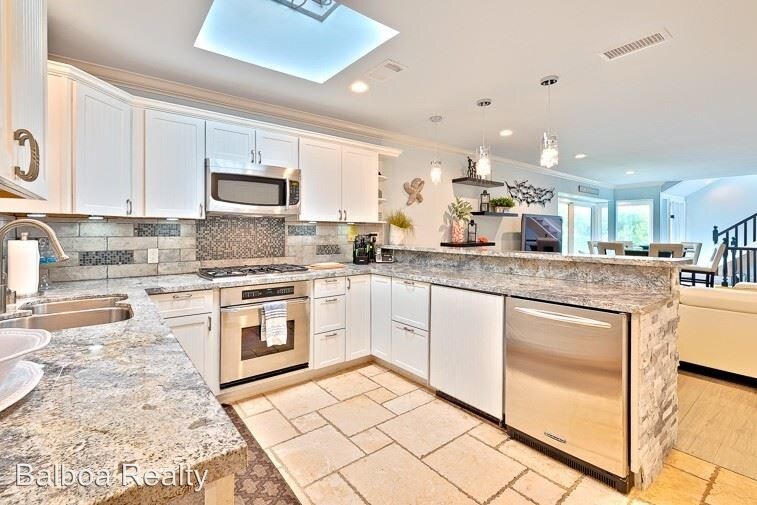 Primary Photo - 2 br, 3 bath House - 211 19th St.