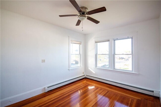 Foto del edificio - 23 Exeter Ave