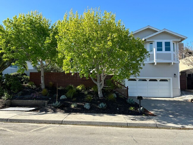 Foto del edificio - Updated 3 bedroom 2.5 bath with yard