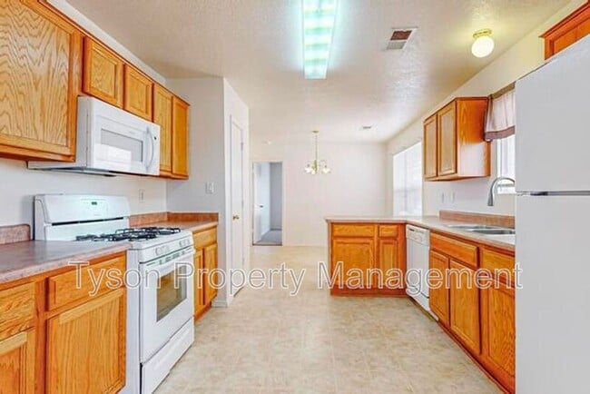 Building Photo - 1817 Sierra Norte Loop NE