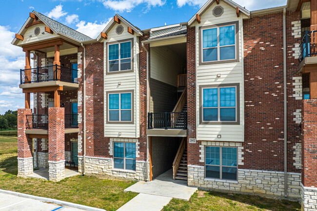 Building Photo - Tanglewood Apartments