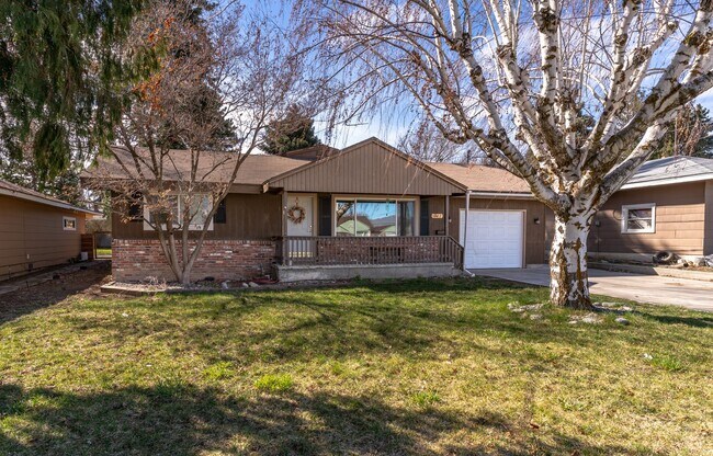 Building Photo - 6 Bed 3 Bath Accessible Rambler