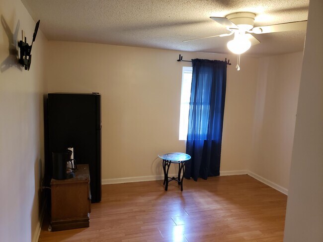 Foto del edificio - 1274 Hodson Dr