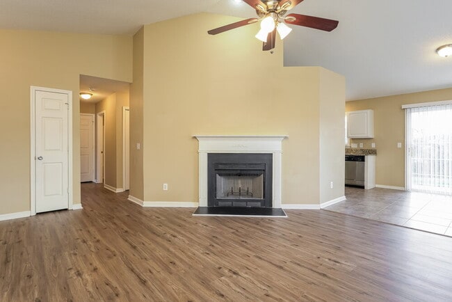 Building Photo - 229 Lucan Dr