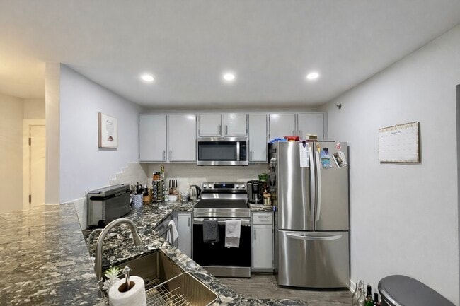 Foto del edificio - 300 Cunat Blvd