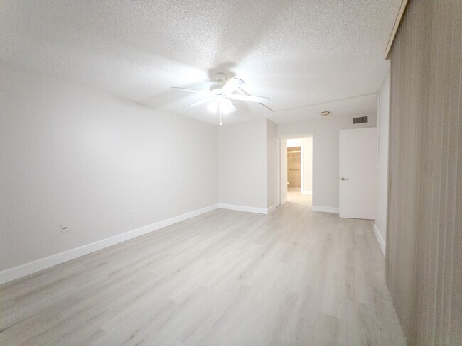 Building Photo - 2800 N 46th Ave