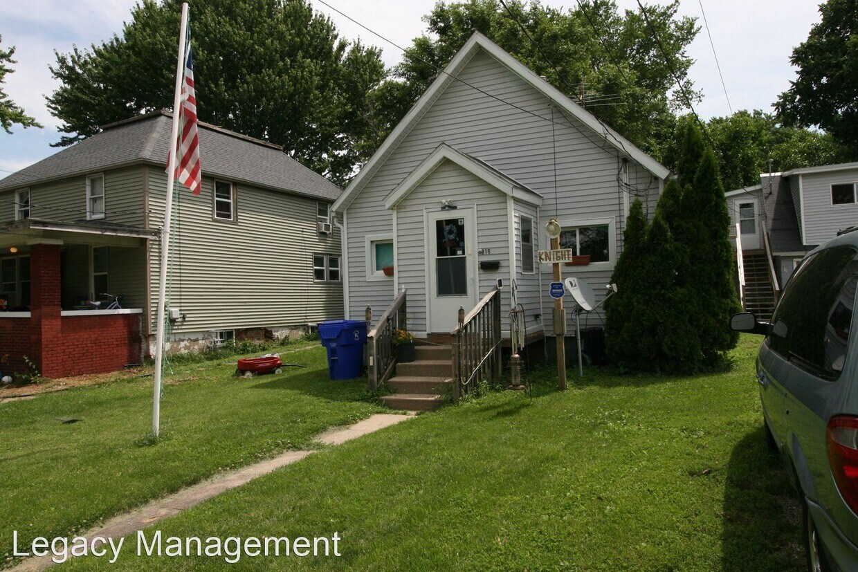 2 br, 1 bath House 916 Madison Avenue House Rental in Kewanee, IL