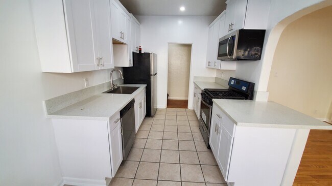 Building Photo - 934 S Orange Grove Ave
