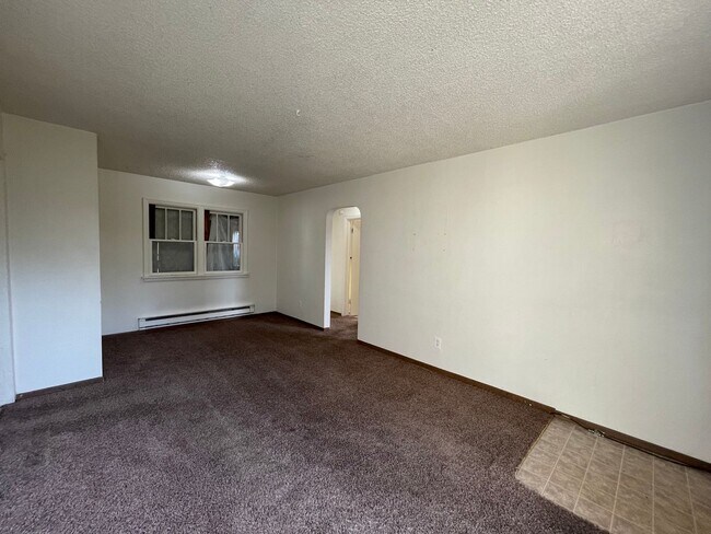 Foto del edificio - Price Reduced, available on a 6-month leas...