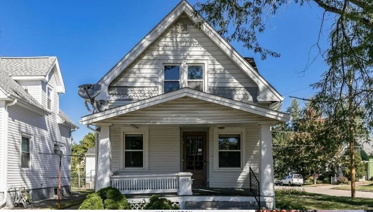 Primary Photo - 2 Bedroom 1 Bathroom Home in Cedar Rapids