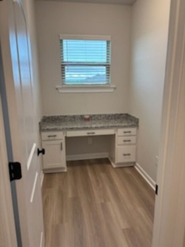 Foto del edificio - 5330 Helmsdale Ct
