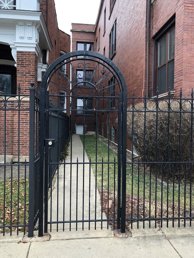 Building Photo - 1344 N Kedzie Ave