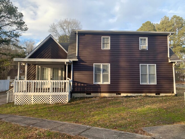 Building Photo - 3 Bed | 3 Bath House in Durham - Lawn Care...