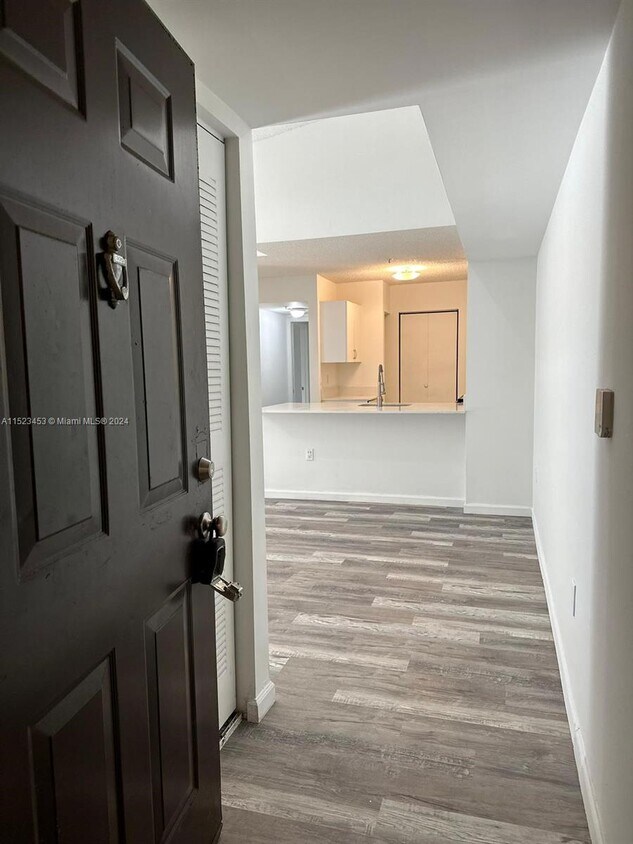 Foto principal - 2123 Renaissance Blvd