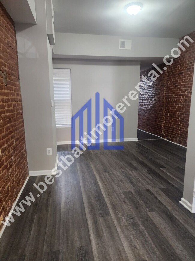Foto del edificio - Spacious 4 Bedroom 1.5 Bath in East Baltimore