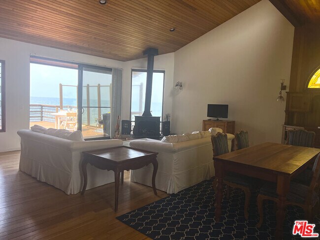 Foto del edificio - 24508 Malibu Rd