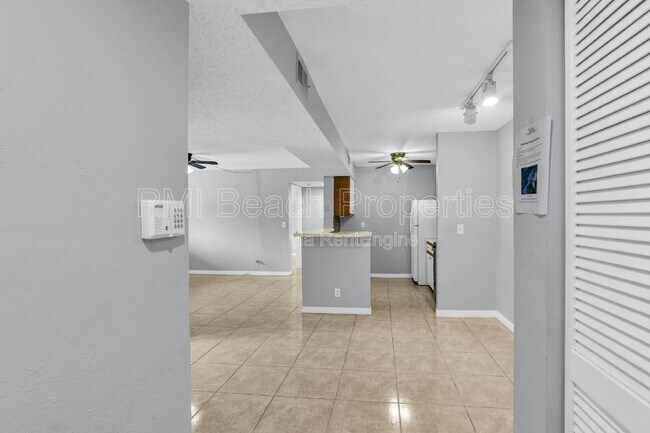 Foto del edificio - 3995 W McNab Rd