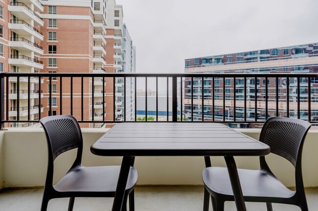 Foto del edificio - 850 N Randolph St