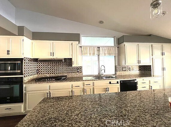 Foto del edificio - 12401 Caballero Dr