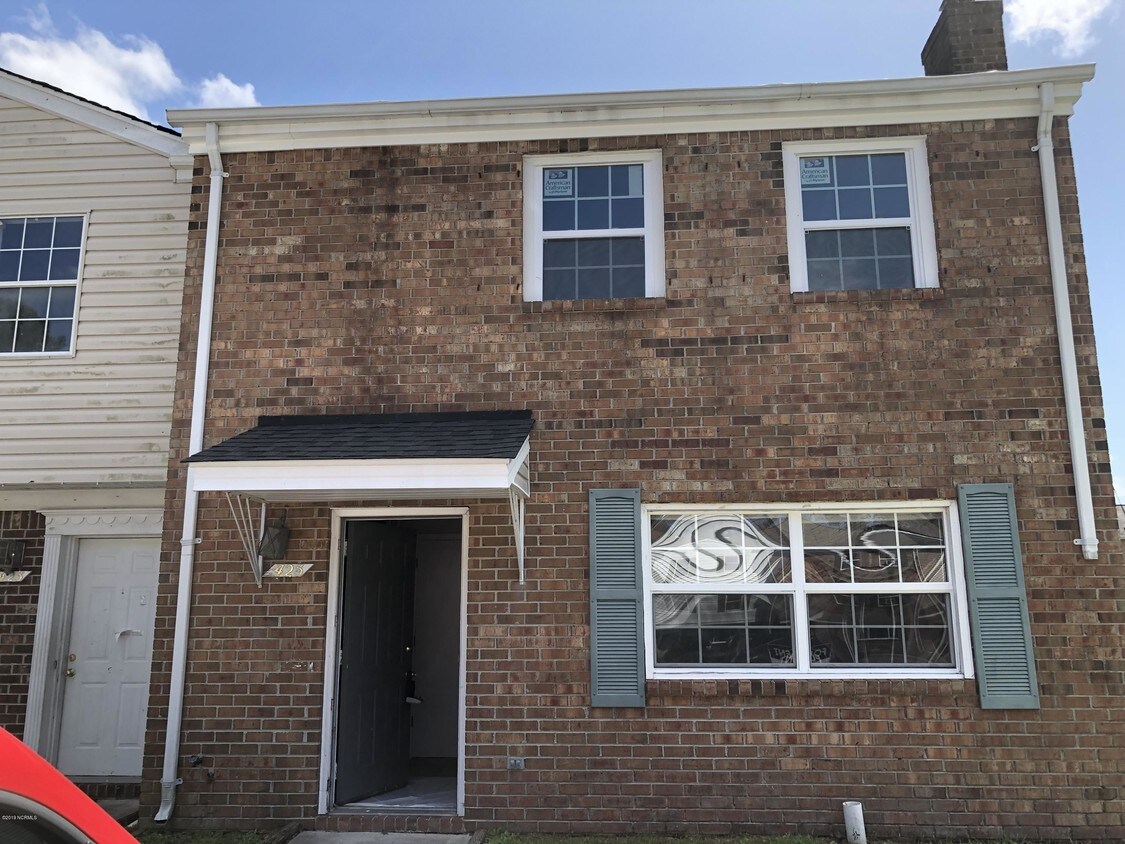 425 Myrtlewood Cir, Jacksonville, NC 28546 Townhome Rentals in