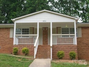 Building Photo - 2316 Woodbridge Dr