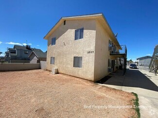 Building Photo - 2537 Diamond St