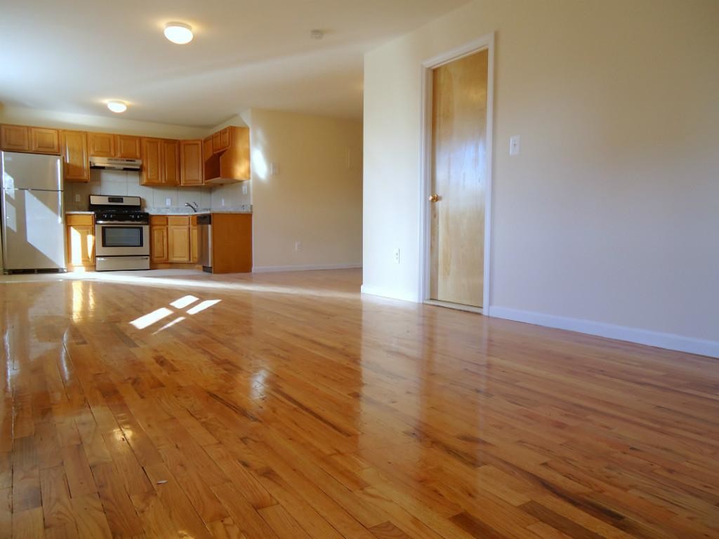 Primary Photo - 146 McGuinness Blvd