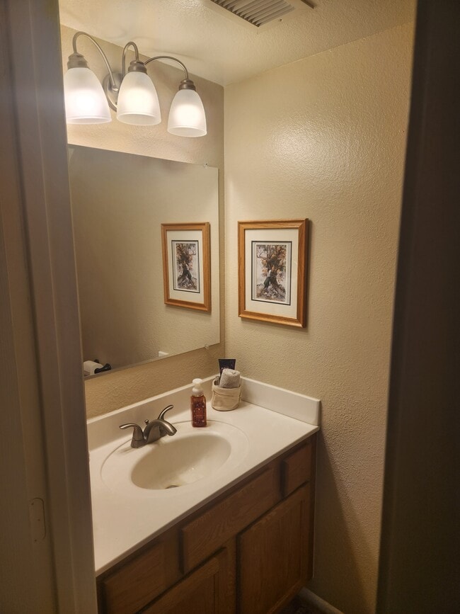 Foto del edificio - 1224 N 84th Pl