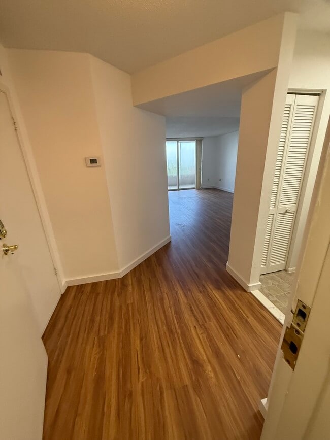 Building Photo - 2333 Feather Sound Dr