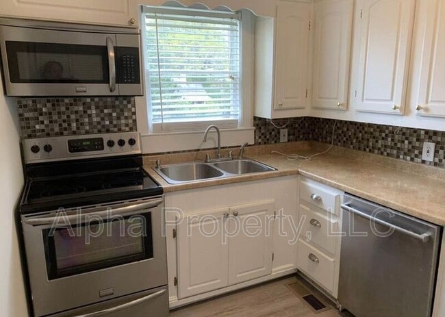 Foto del edificio - 614 Summit Dr