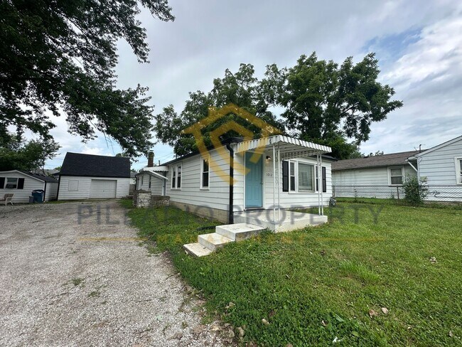 Photo - 1012-1014 S Worth Ave Apartment