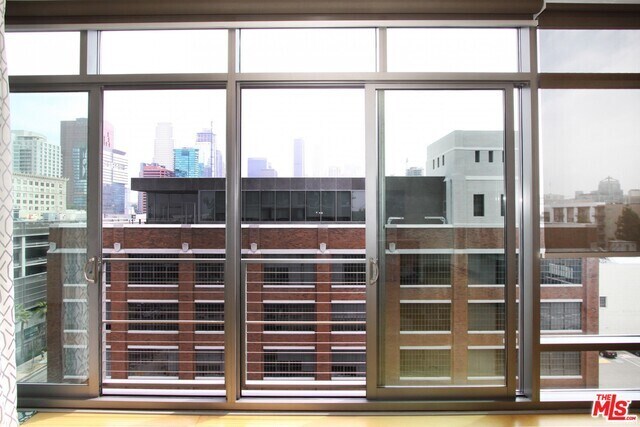 Building Photo - 1100 S Hope St
