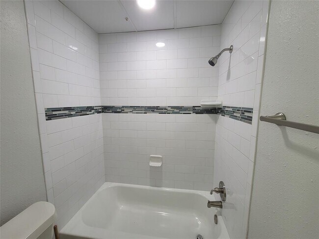 Foto del edificio - 7093 N Holiday Dr