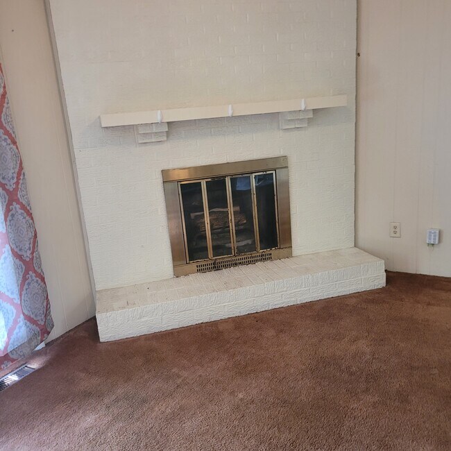 Fire Place - 4312 N Landsdowne