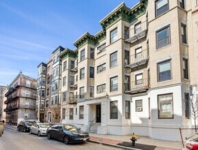 Building Photo - 65 Burbank St